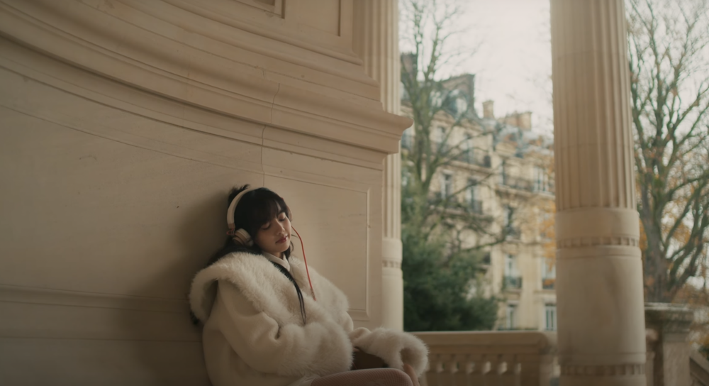 另一套的毛毛大衣造型。