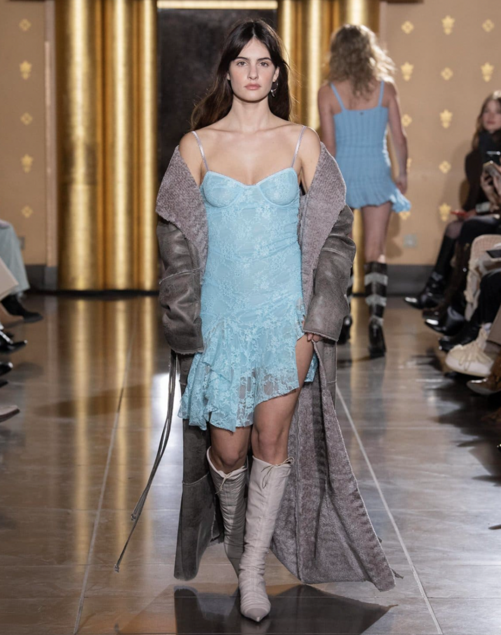 Ocean Blue Shiny Lace Flounced Underwire Strap Dress。