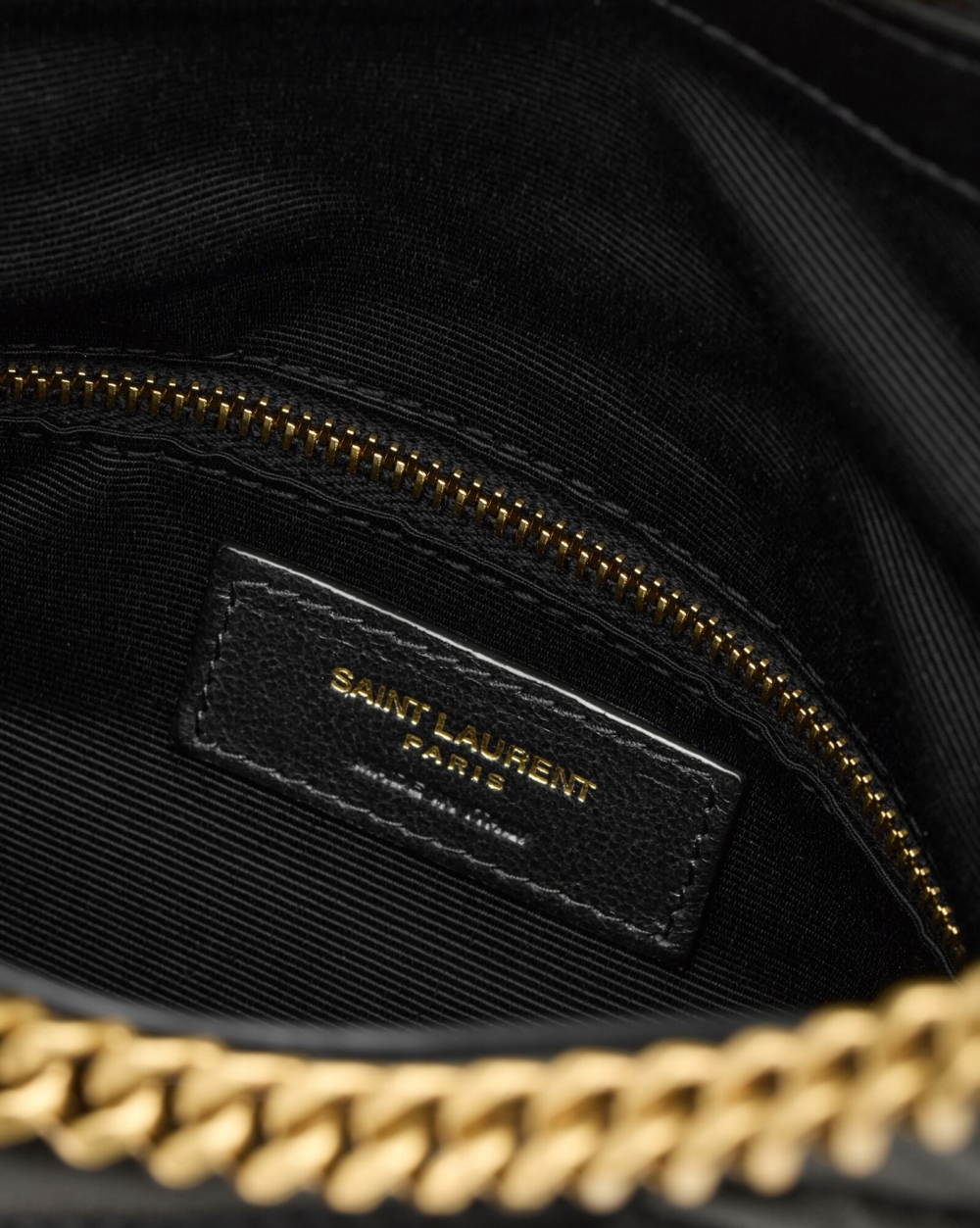 手袋的實用性能輕鬆容納大量的日常其他小物。