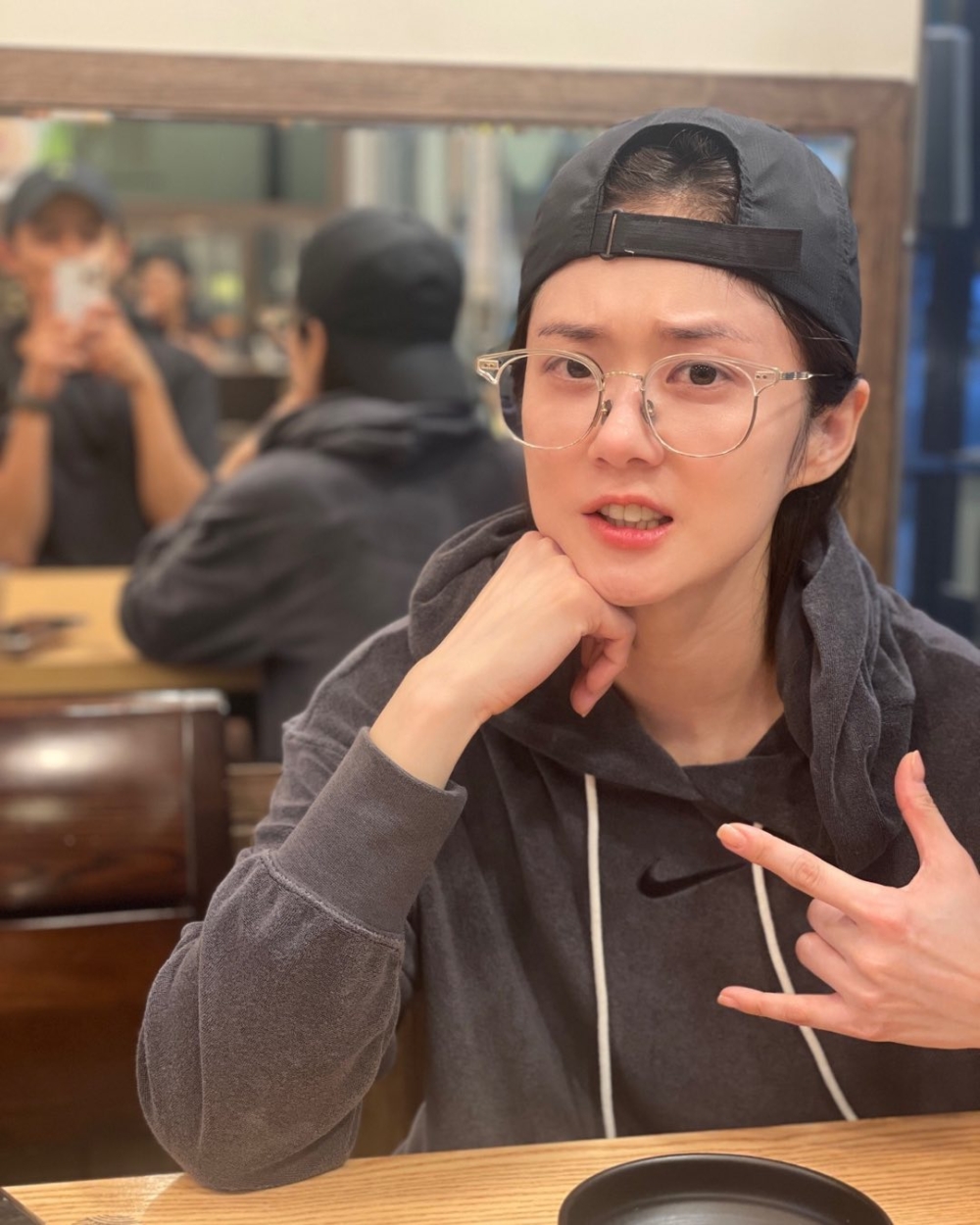 42歲的張娜拉肌膚依舊水潤白晳,令人羨慕。