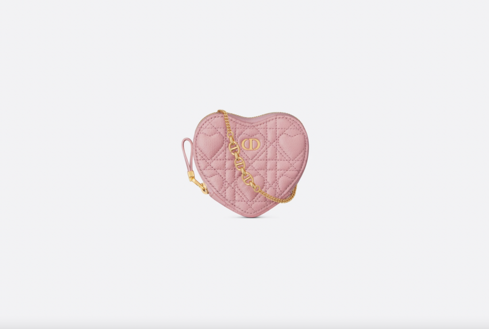 Dior Caro心形小袋配鏈帶。