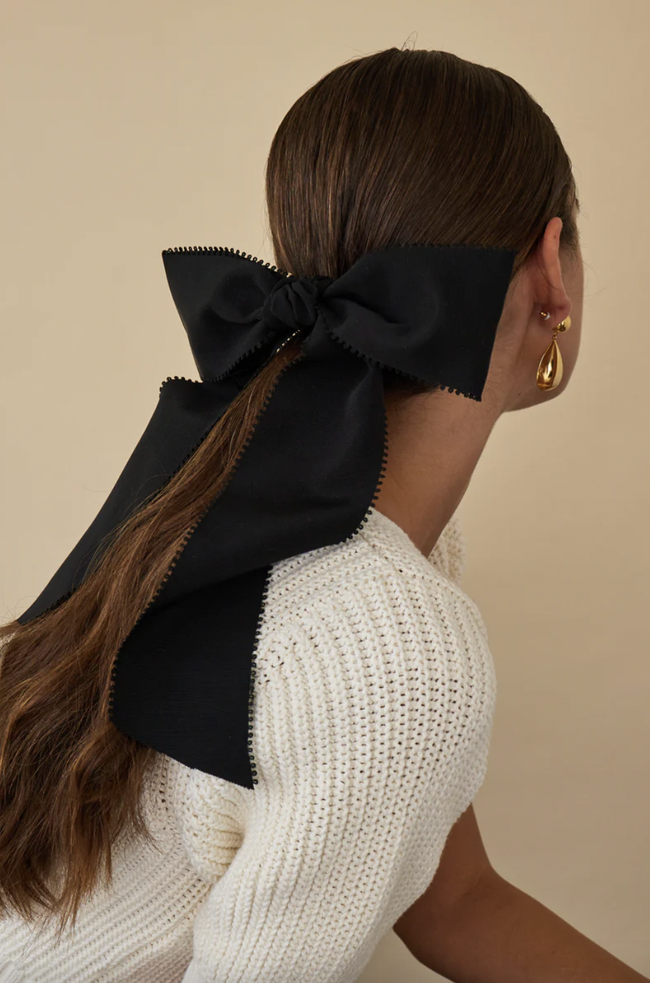 Danielle Scallop Bow。