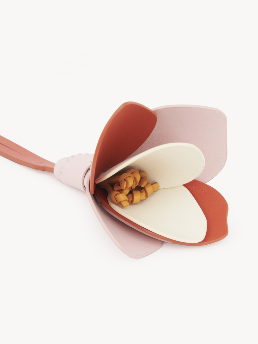 Chloé農曆年系列木蘭花吊飾。