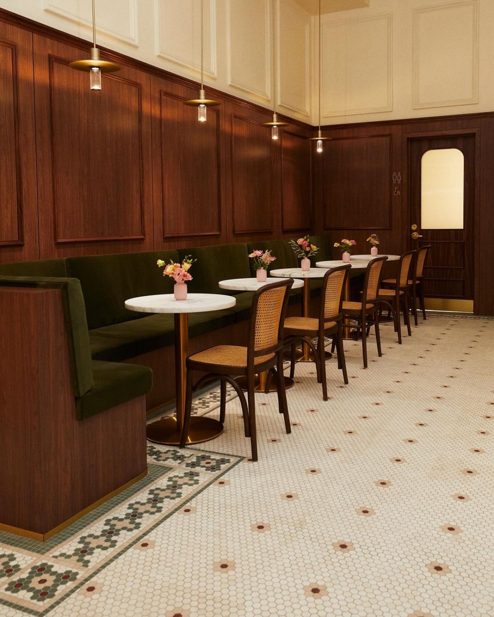 空間選用木質調點綴相當復古。