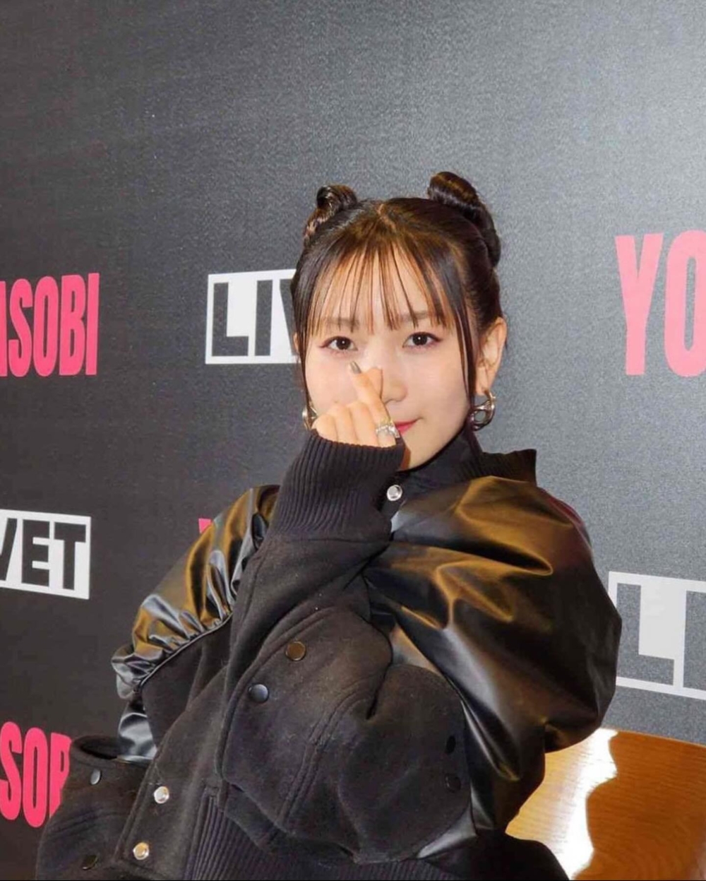 YOASOBI成員Ikura穿上台灣品牌Seivson作為造型