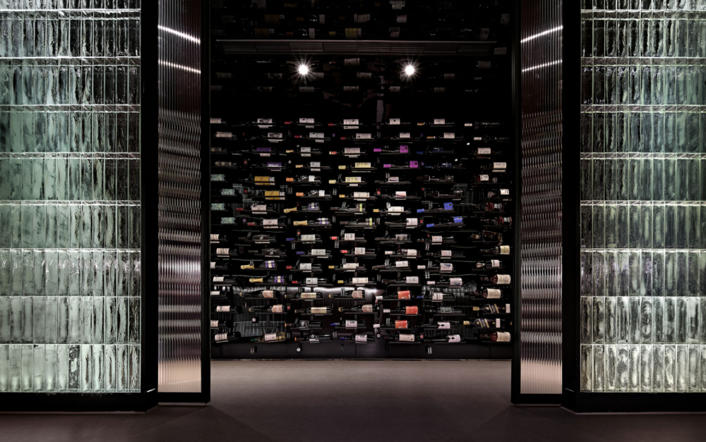 餐廳內的酒窖空間。