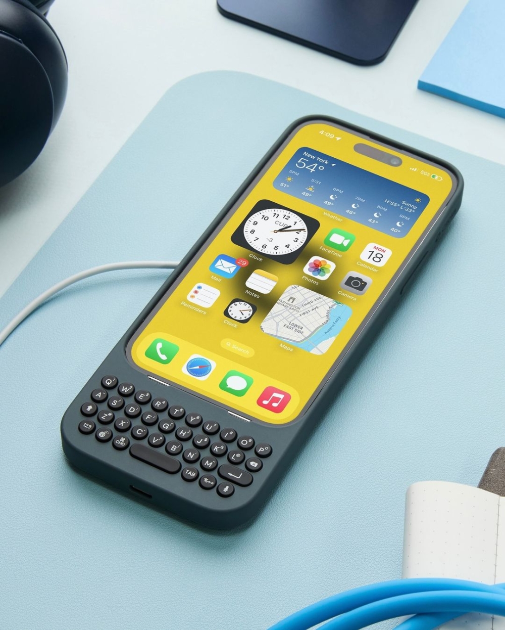 Clicks推出iPhone實體鍵盤手機殼。