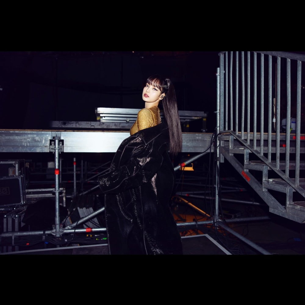 BLACKPINK 成員Lisa巴黎 Le Gala des Pieces Jaunes 慈善演唱會表演嘉賓