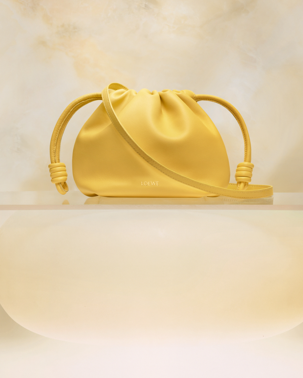 LOEWE全新 Flamenco Purse糖黃色