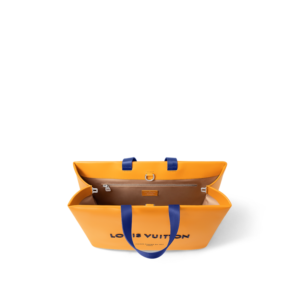 備有可拆式肩帶作肩背攜帶。