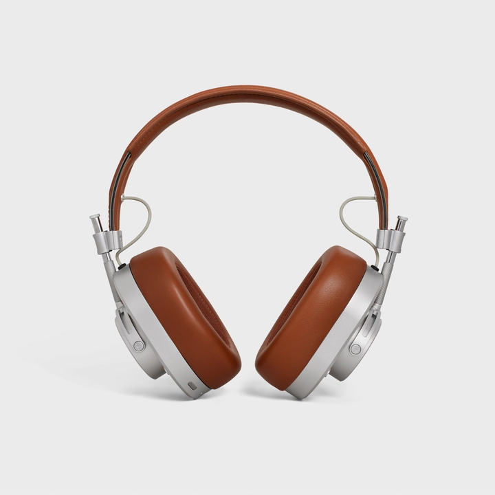 Headphones in Natural Calfskin with Triomphe Embossed Tan。