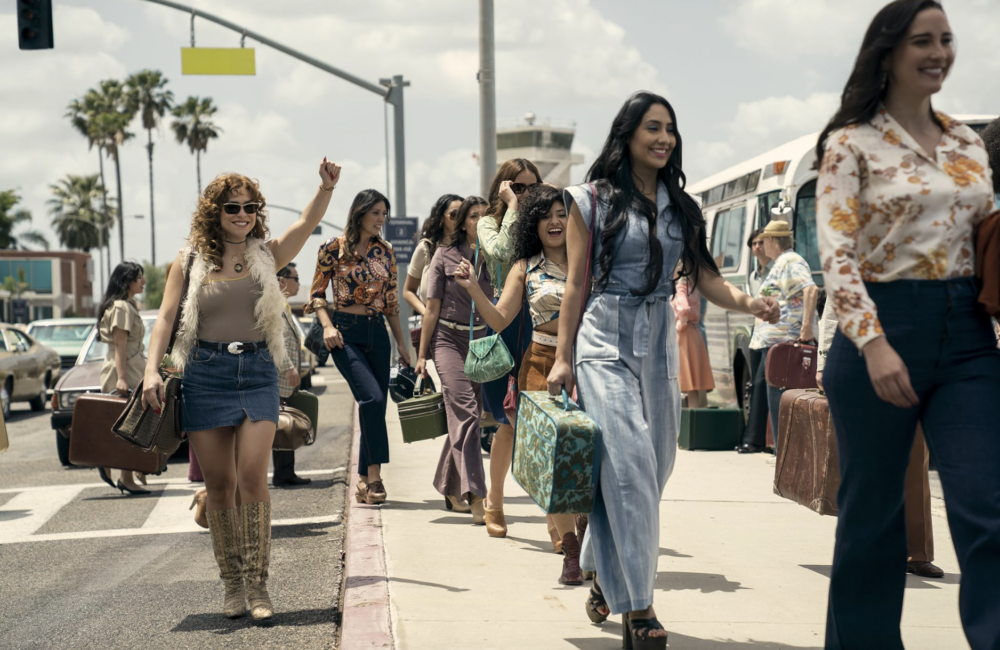 透過造型我們一同穿越回到當時的年代。