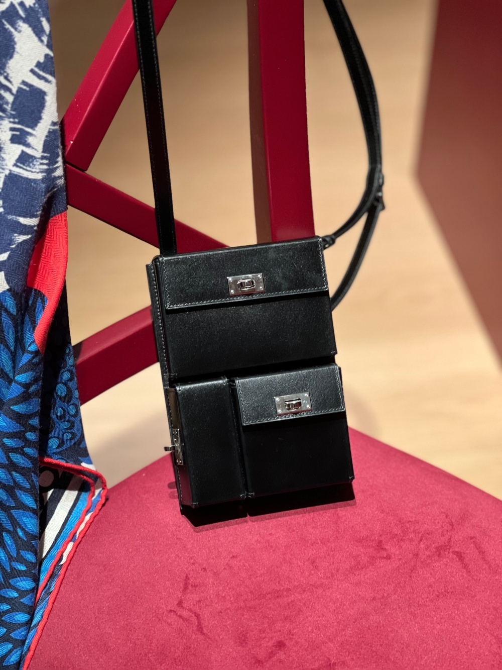 Kelly Multi Pocket To Go手拿包實拍照。