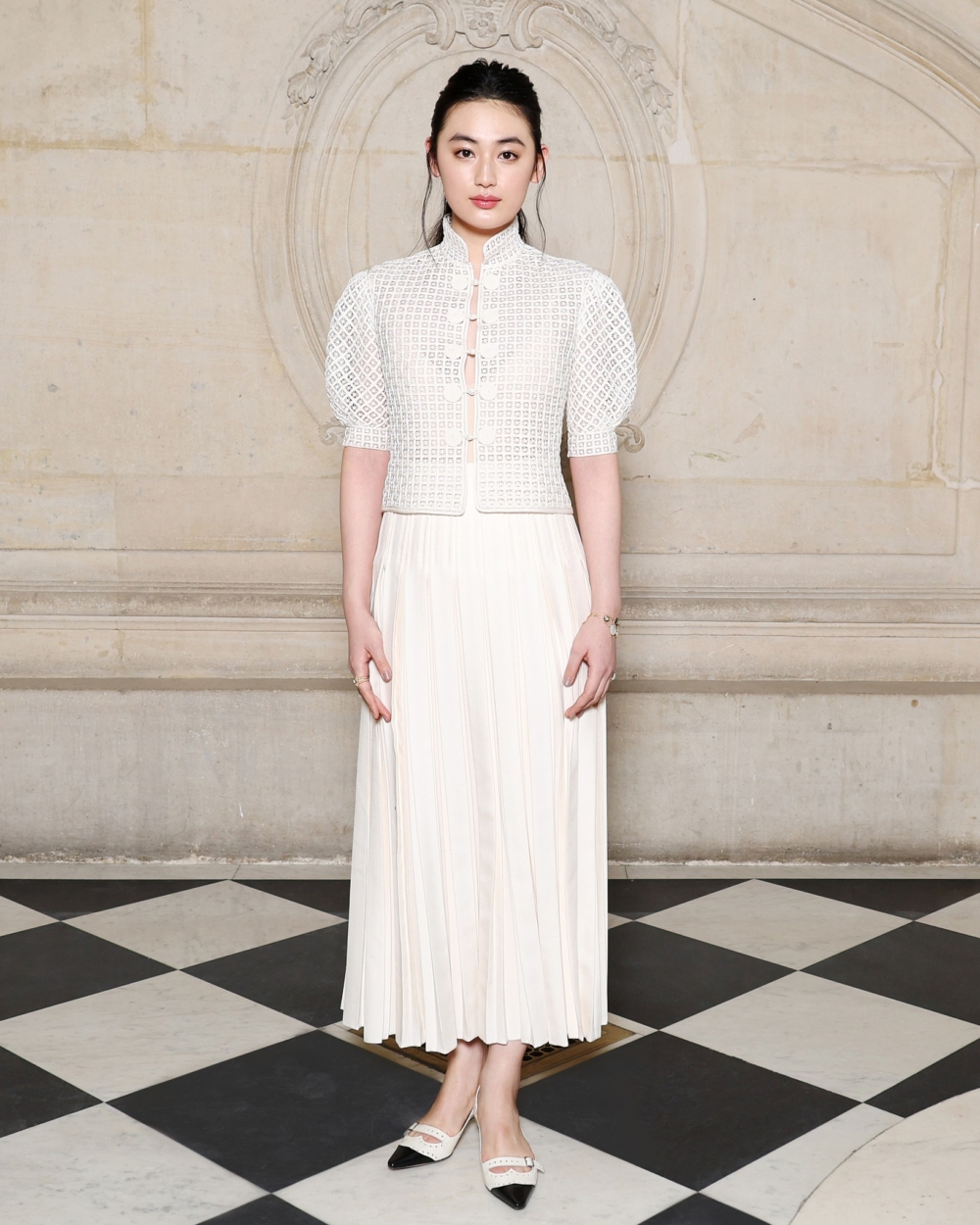 新任Dior日本品牌大使八木莉可子出席2024 Dior春夏高級訂製服系列