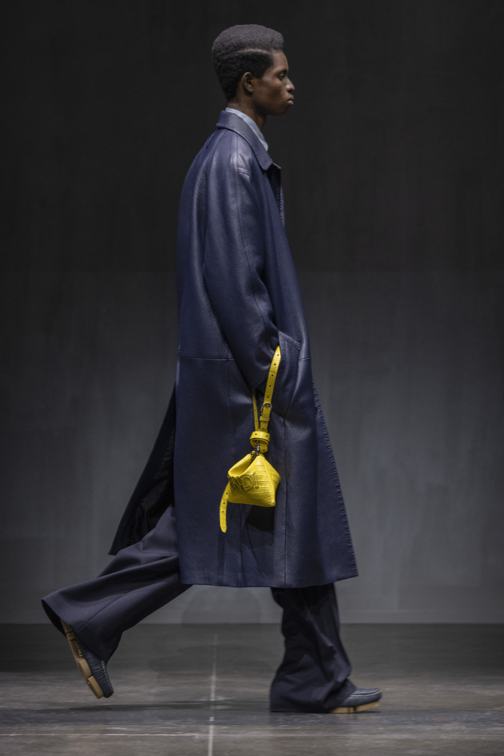 秋冬男裝配件推出多款蓬鬆廓形的手袋