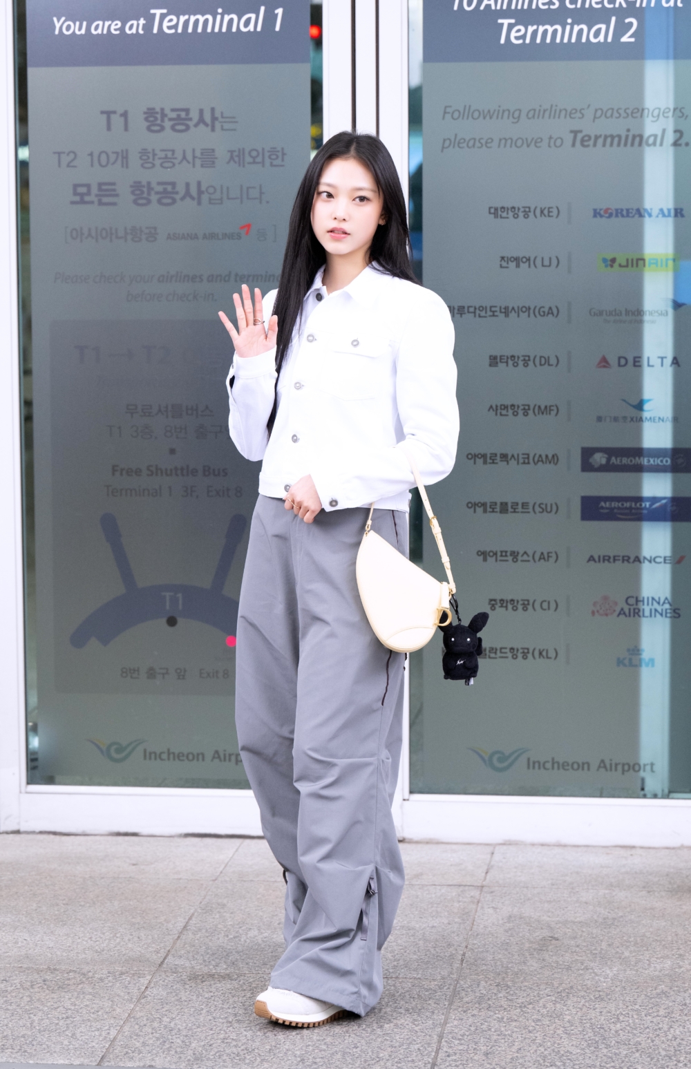NewJeans Haerin也背上的Dior新款Saddle肩背小袋