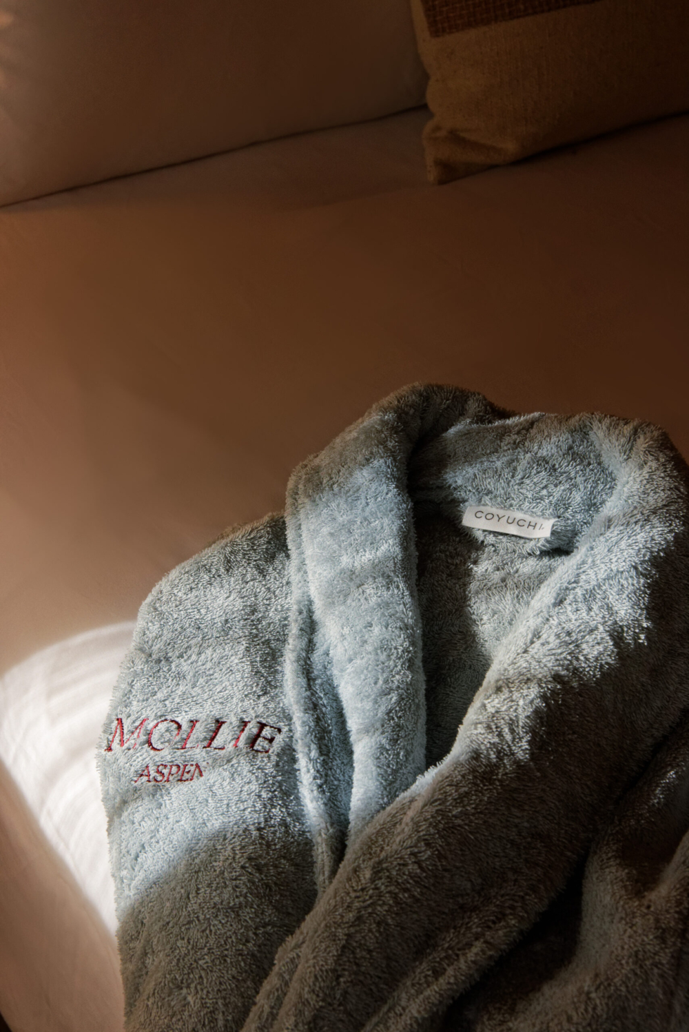 房內的浴袍是選用高端品牌Coyuchi。