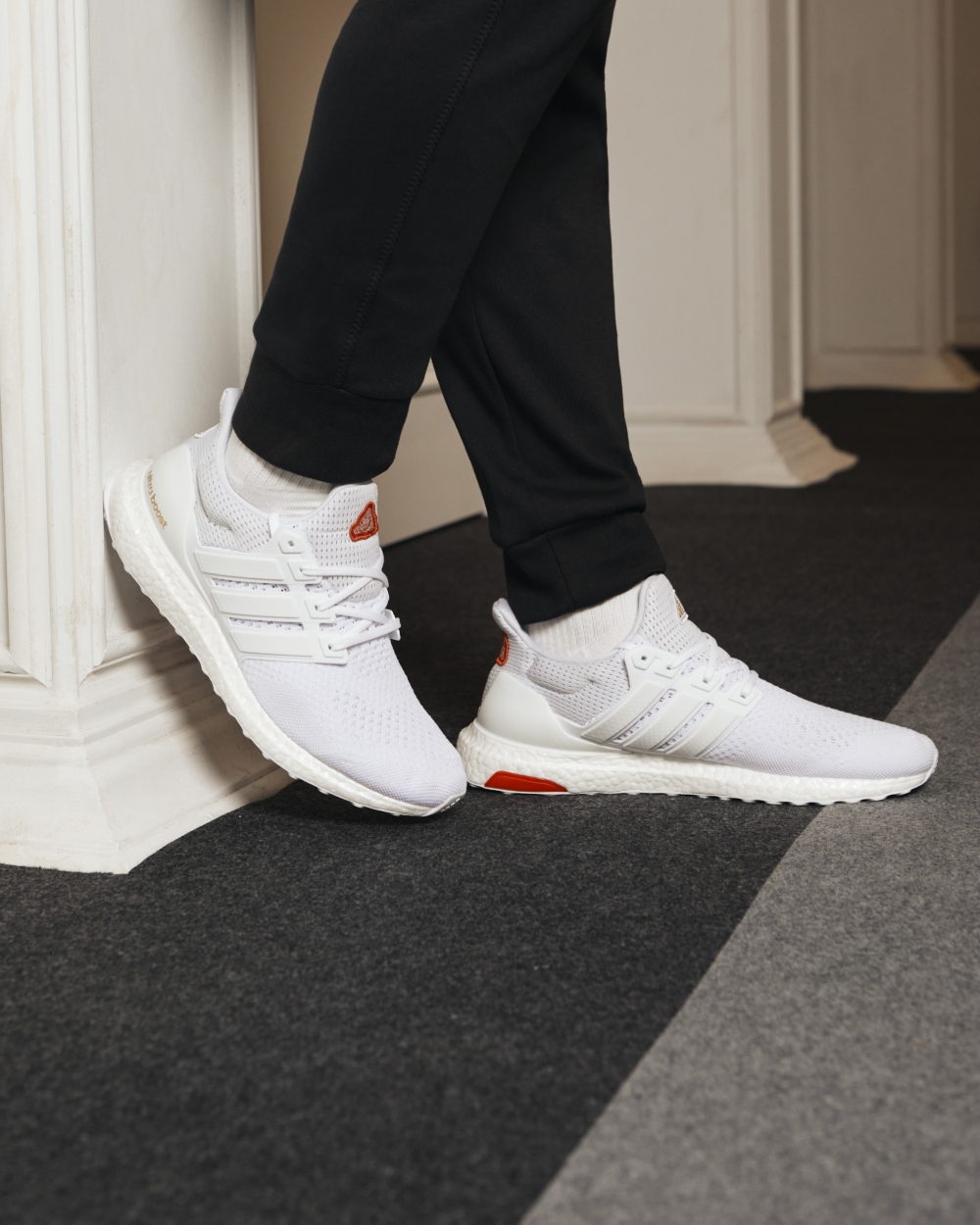 adidas ULTRABOOST龍年限定跑鞋