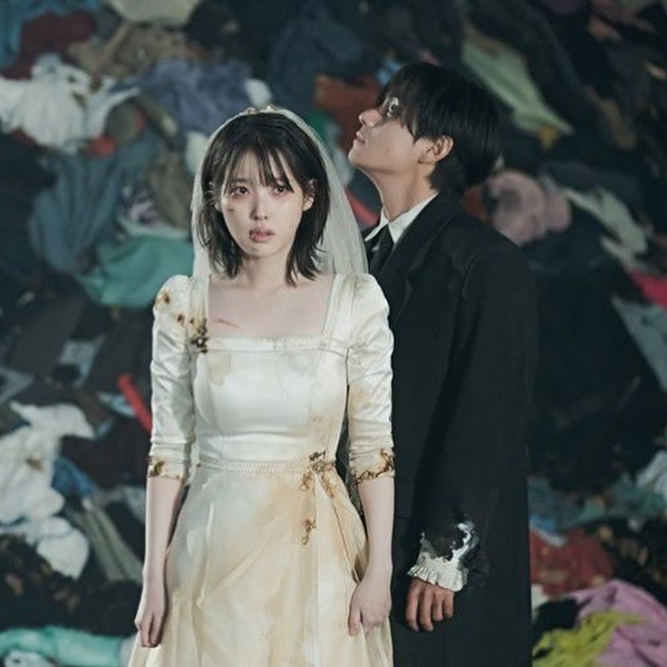 MV寓意著在這個隨時都保持著敵意,以及漠不關心因而變得越來越灰暗的世界