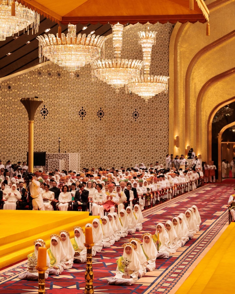 有著數百年歷史的傳統撒粉儀式