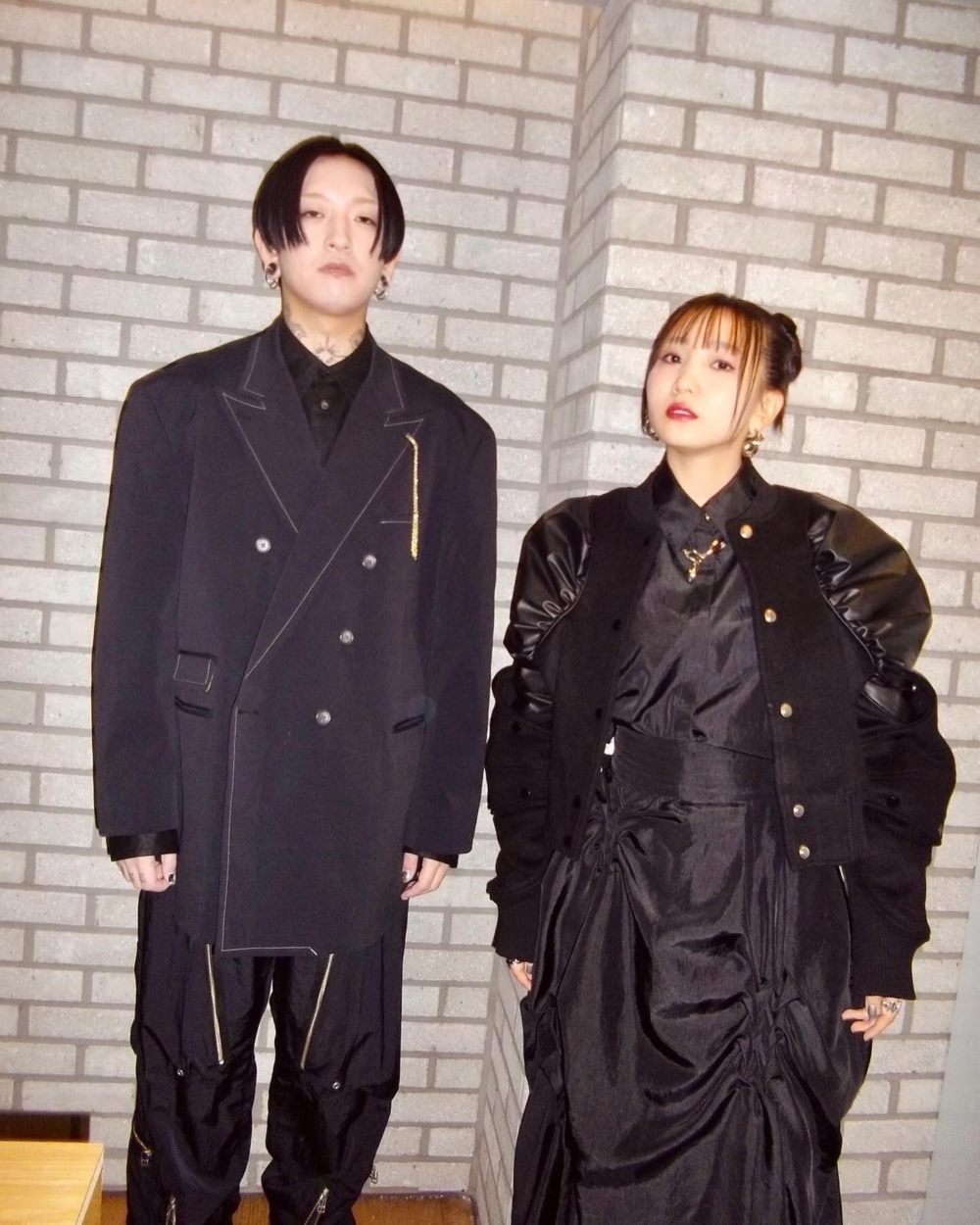 被譽為現象級團體的YOASOBI由Ayase與ikura兩位音樂人組成