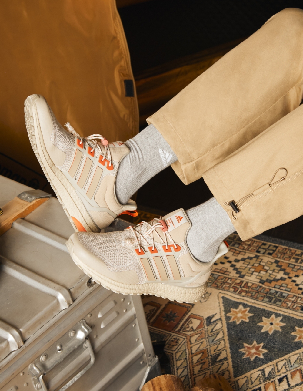 adidas ULTRABOOST跑鞋