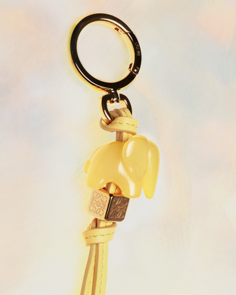 LOEWE糖黃色大象造型綴飾