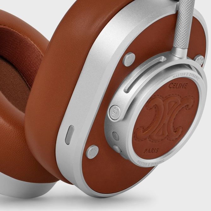 Headphones in Natural Calfskin with Triomphe Embossed Tan。