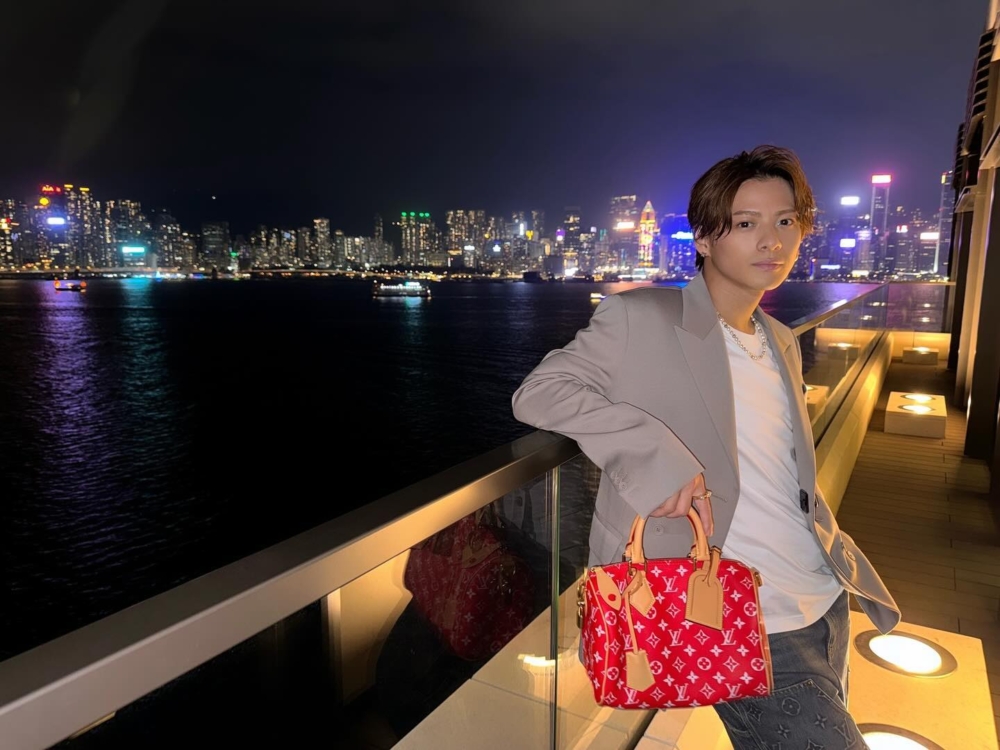 先前於香港的Louis Vuitton大秀,日本人氣男星平野紫耀現身秀場時的造型也帶這新款Speedy P9包款亮相引起話題