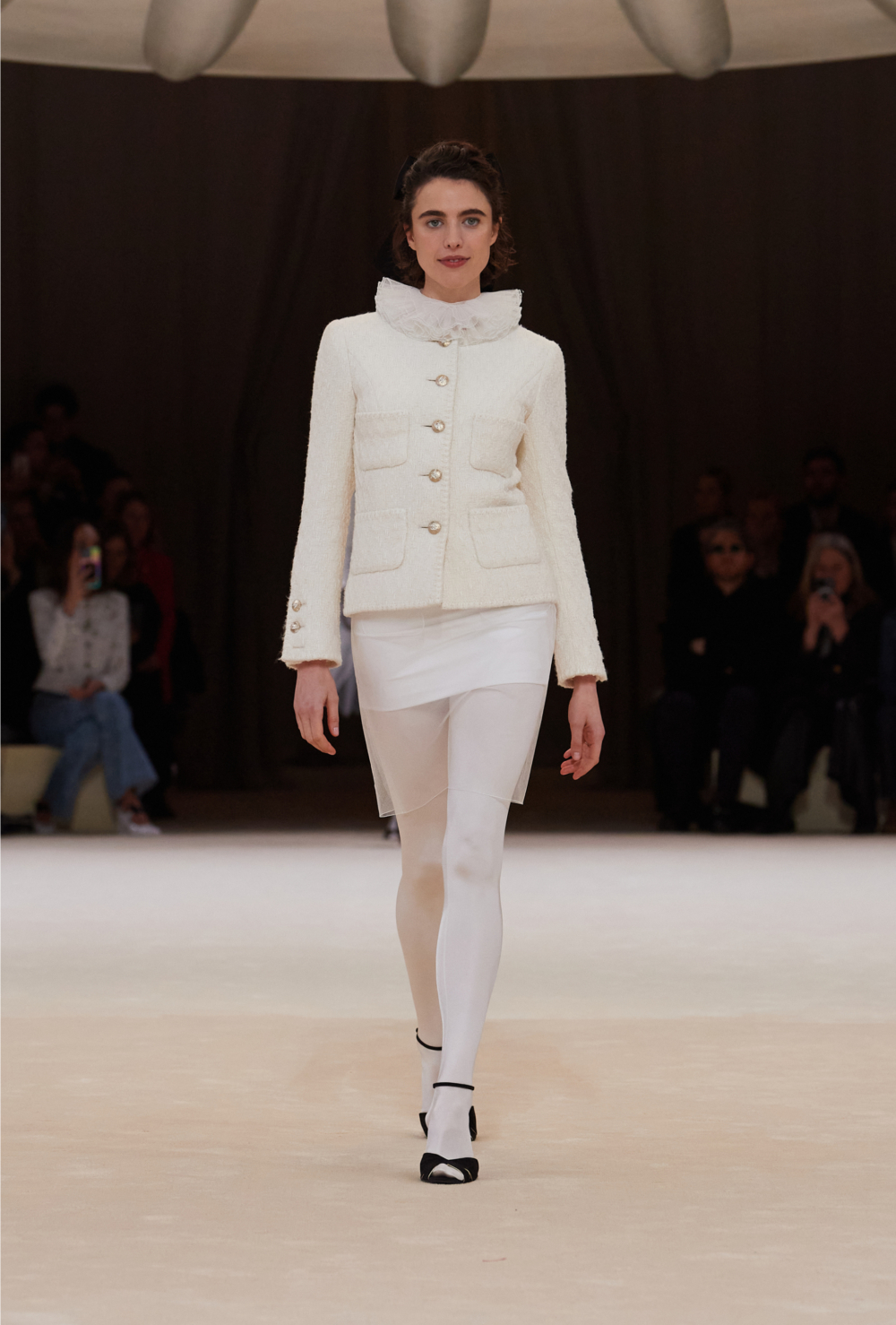 Margaret Qualley這回為大秀開場。