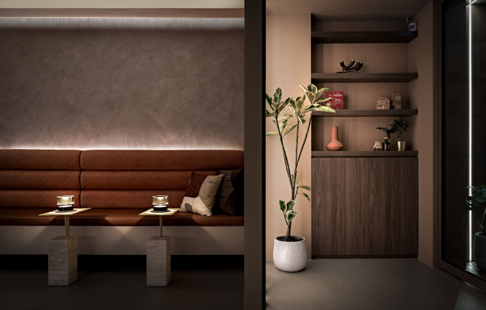 店內還有設置舒適的沙發座位區。