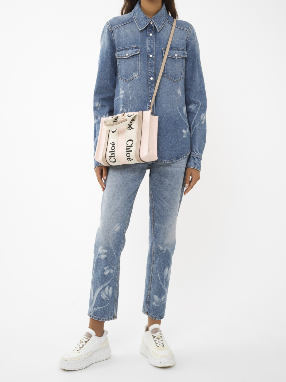 也能以斜背的方式攜帶。