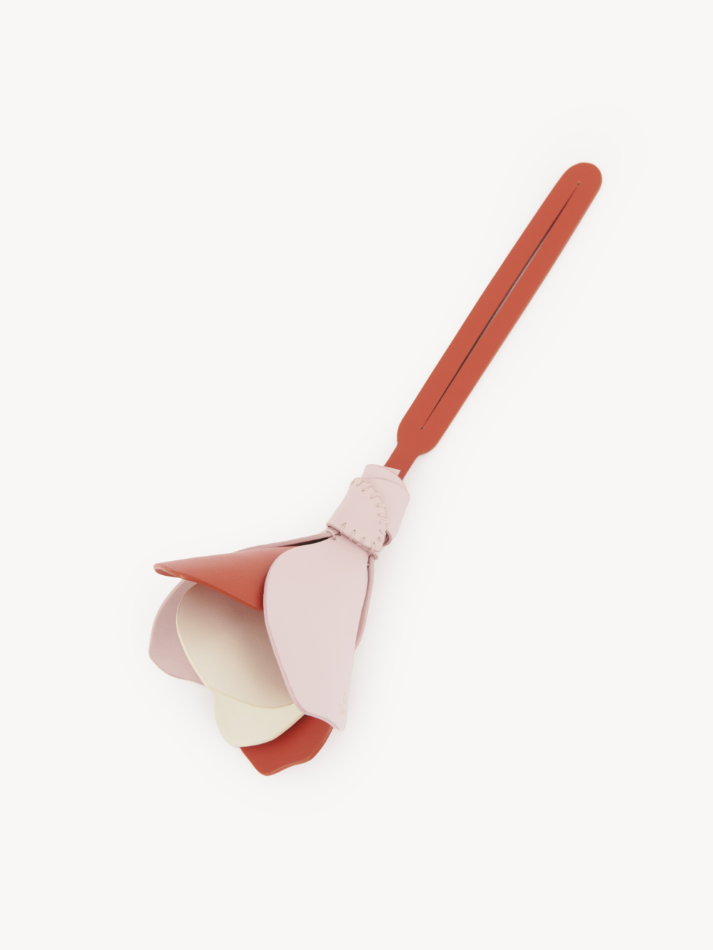 Chloé農曆年系列木蘭花吊飾。