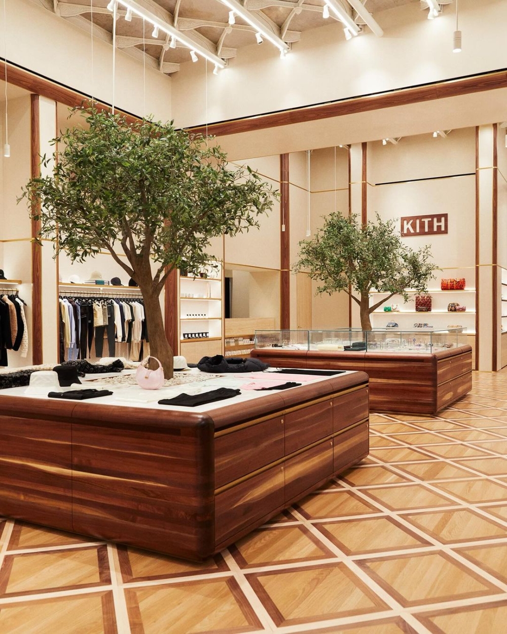 店內有著時髦的裝潢，帶給我們舒適的購物空間。