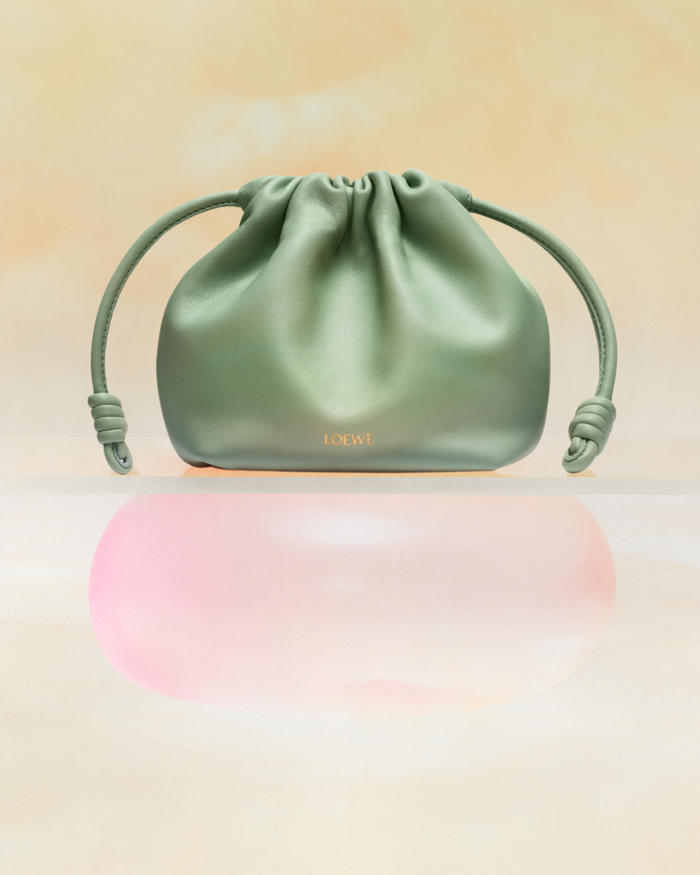 LOEWE全新 Flamenco Purse春玉色
