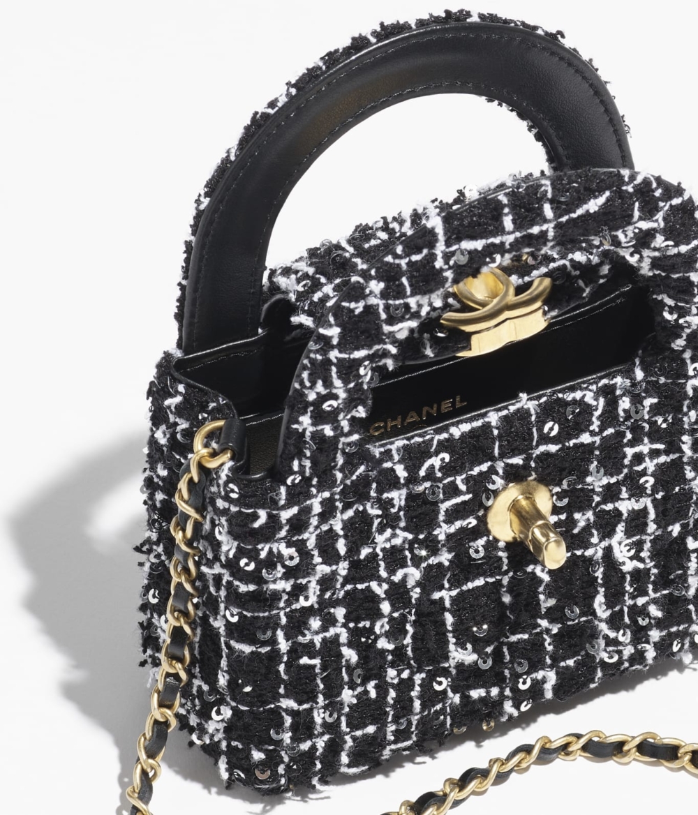 刺繡花呢設計成為亮點元素。