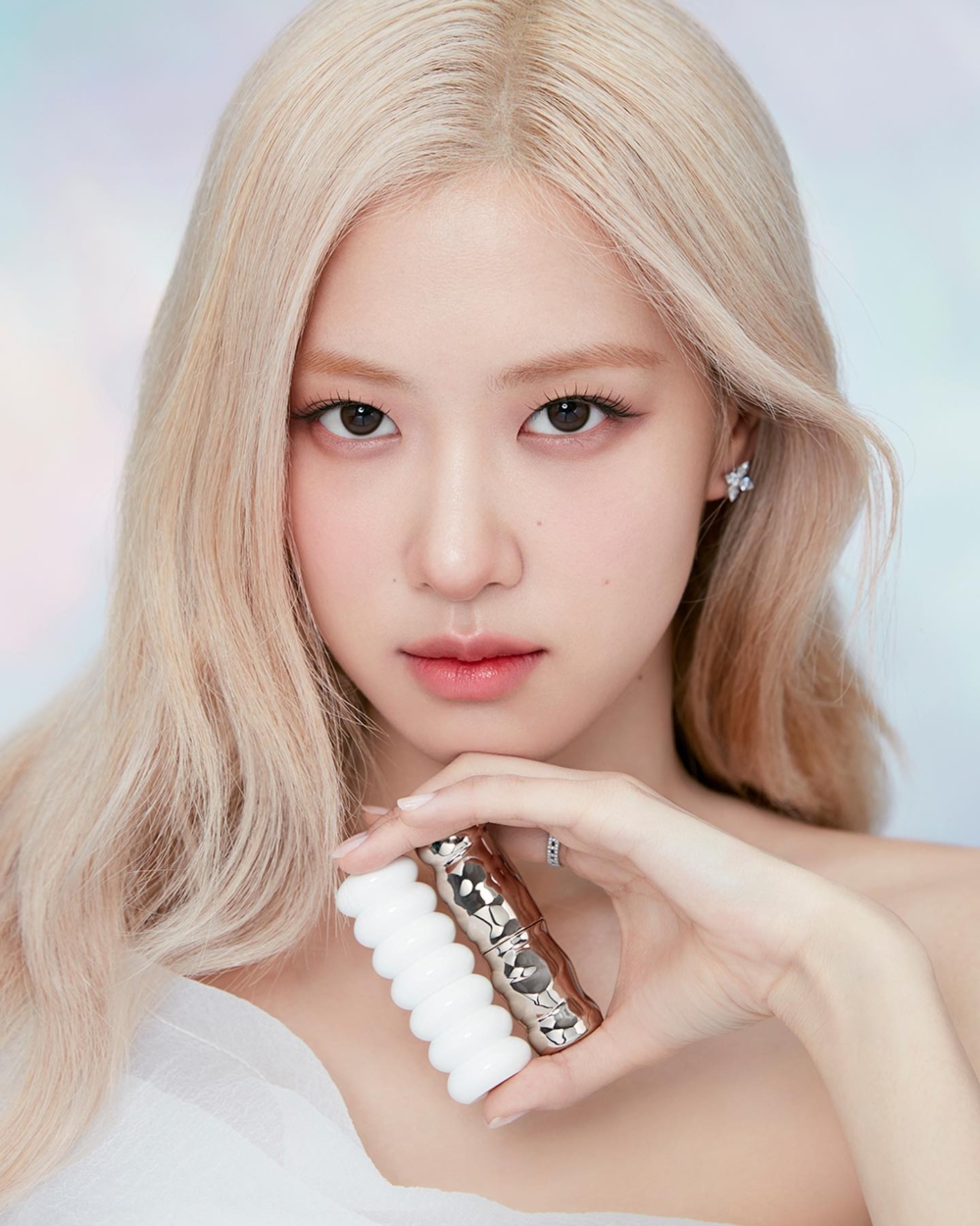 Sulwhasoo推出Rosé同名唇彩