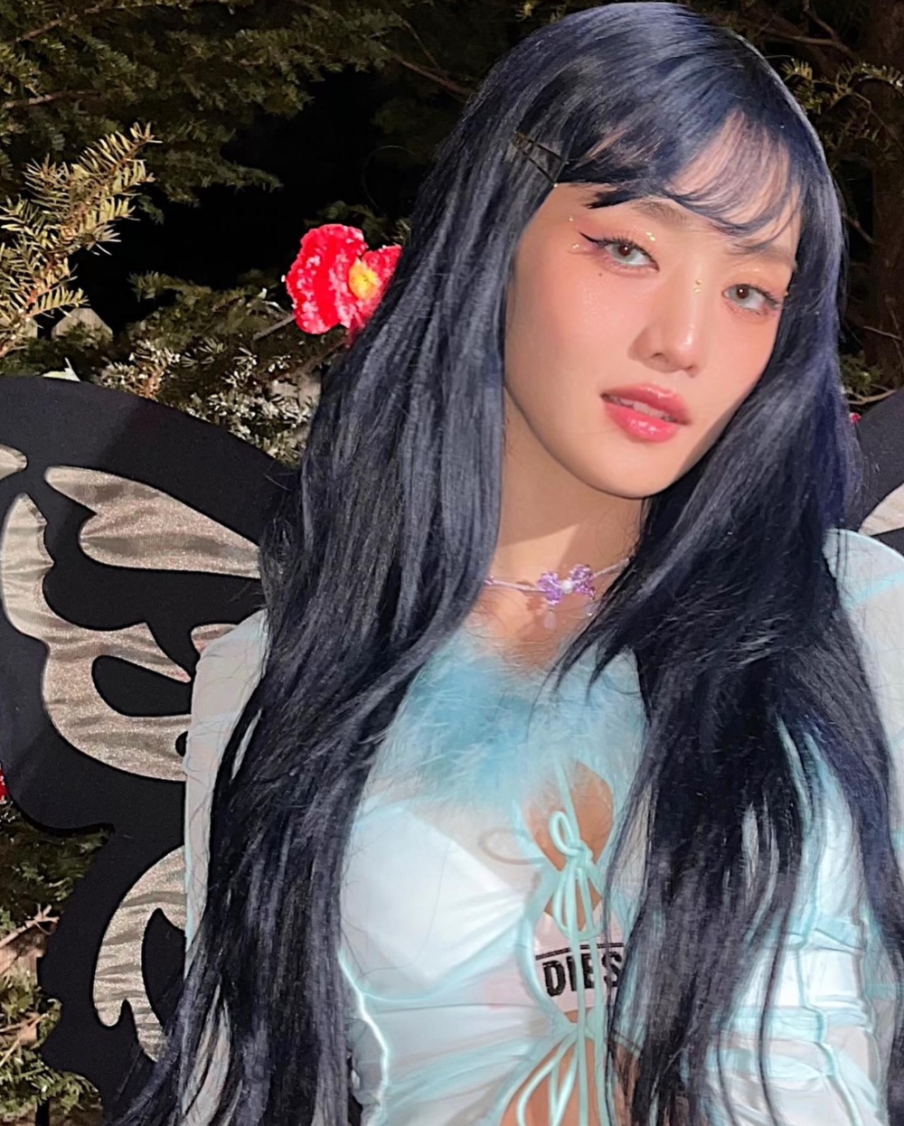 (G)I-DLE成員Minnie的挑染藍灰