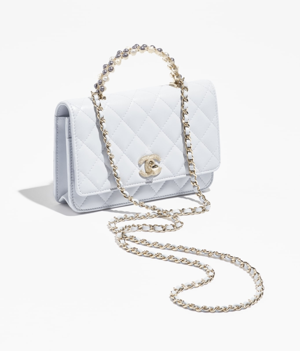 菱格紋搭配帶有春日氣息的淡藍色。