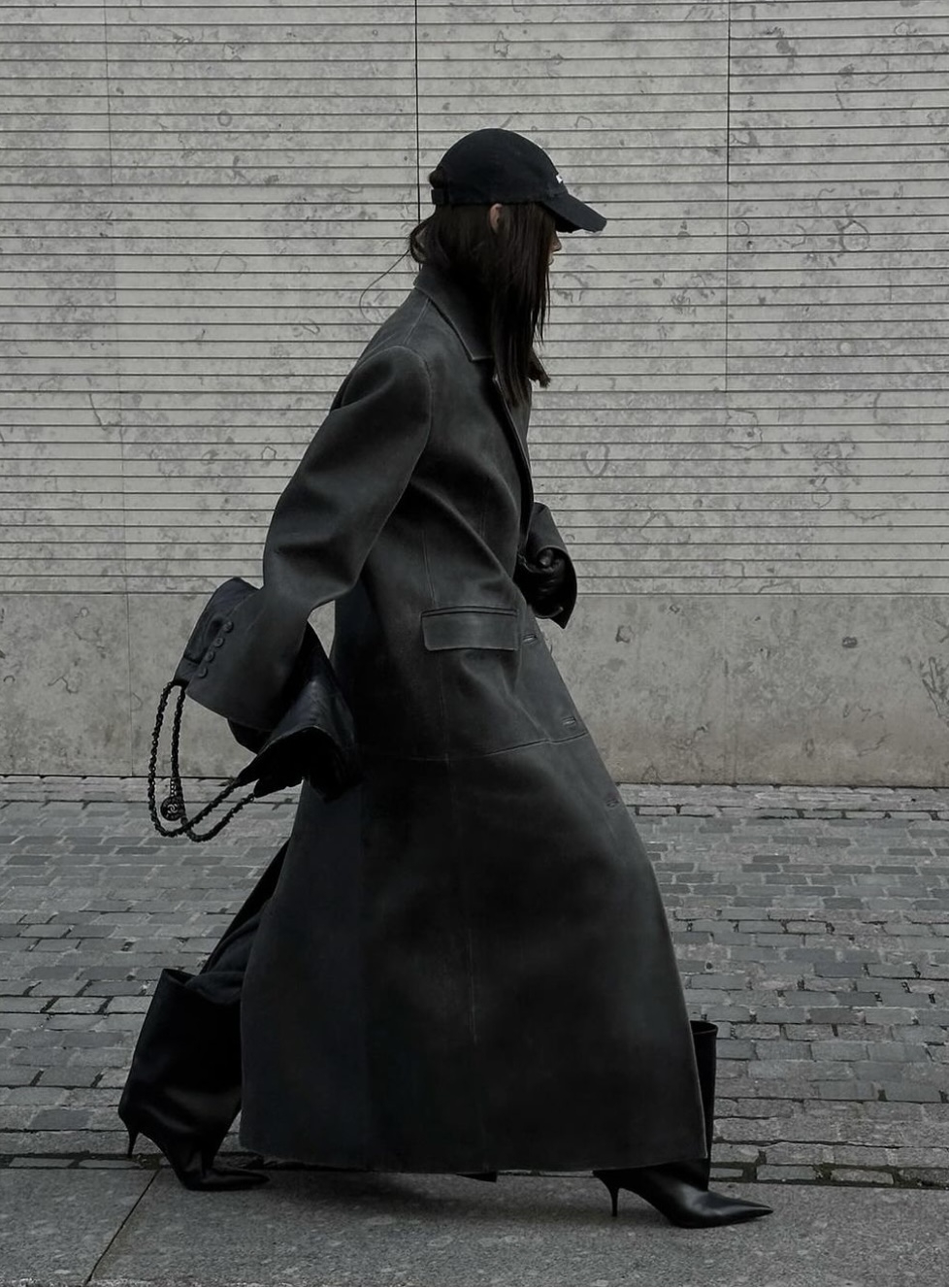 神秘又高冷的風格。