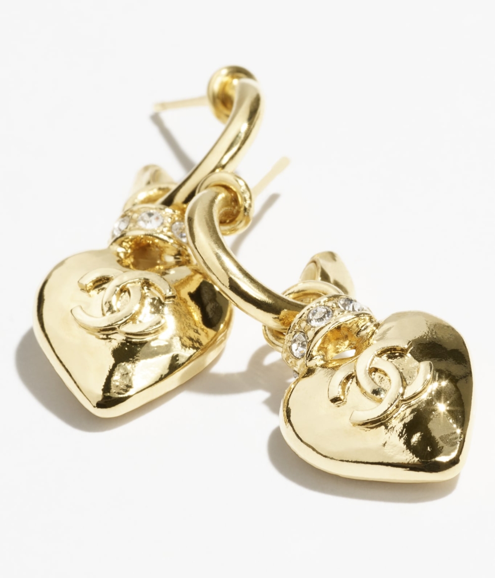 精緻優雅又充滿俐落感的耳環。