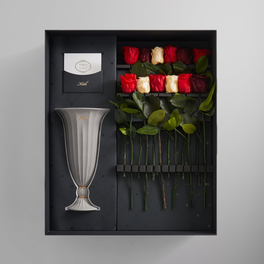 每朵花均已經過「Eternity® Rose」特別處理成為永生花