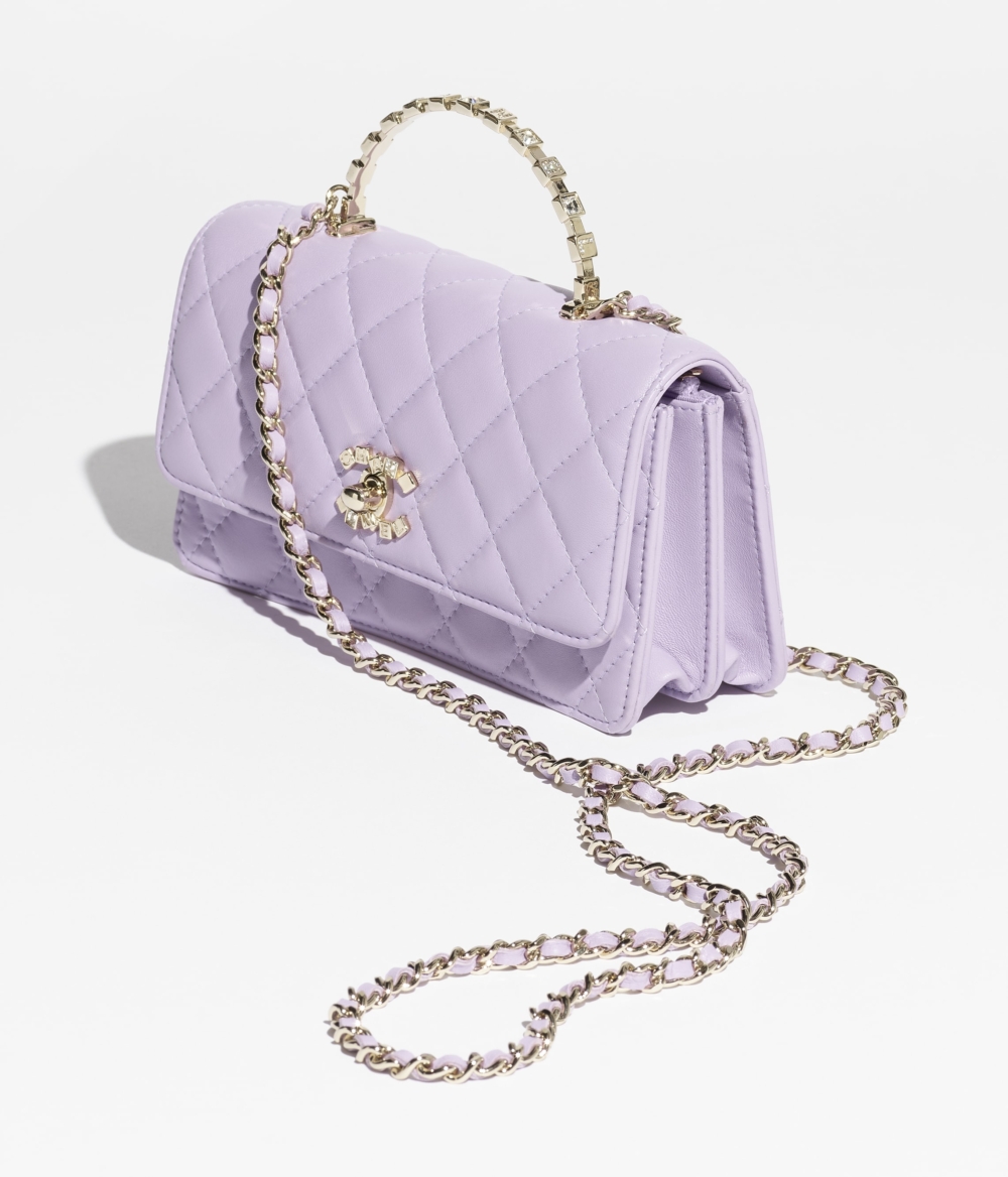 以小羊皮打造的菱格紋。