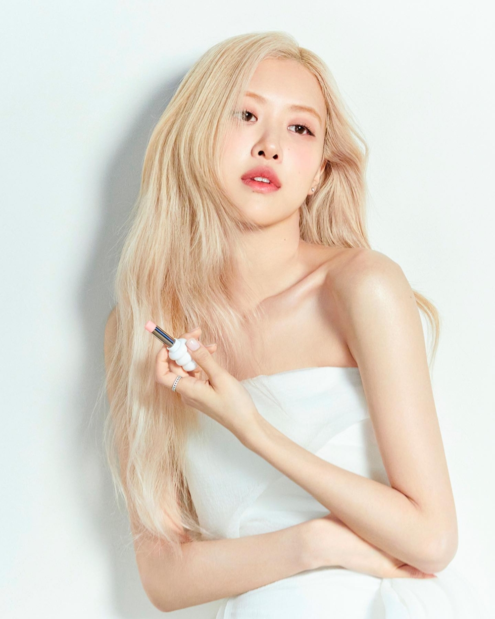 能有效滋潤舒緩唇部,並帶來淡淡的光澤唇色