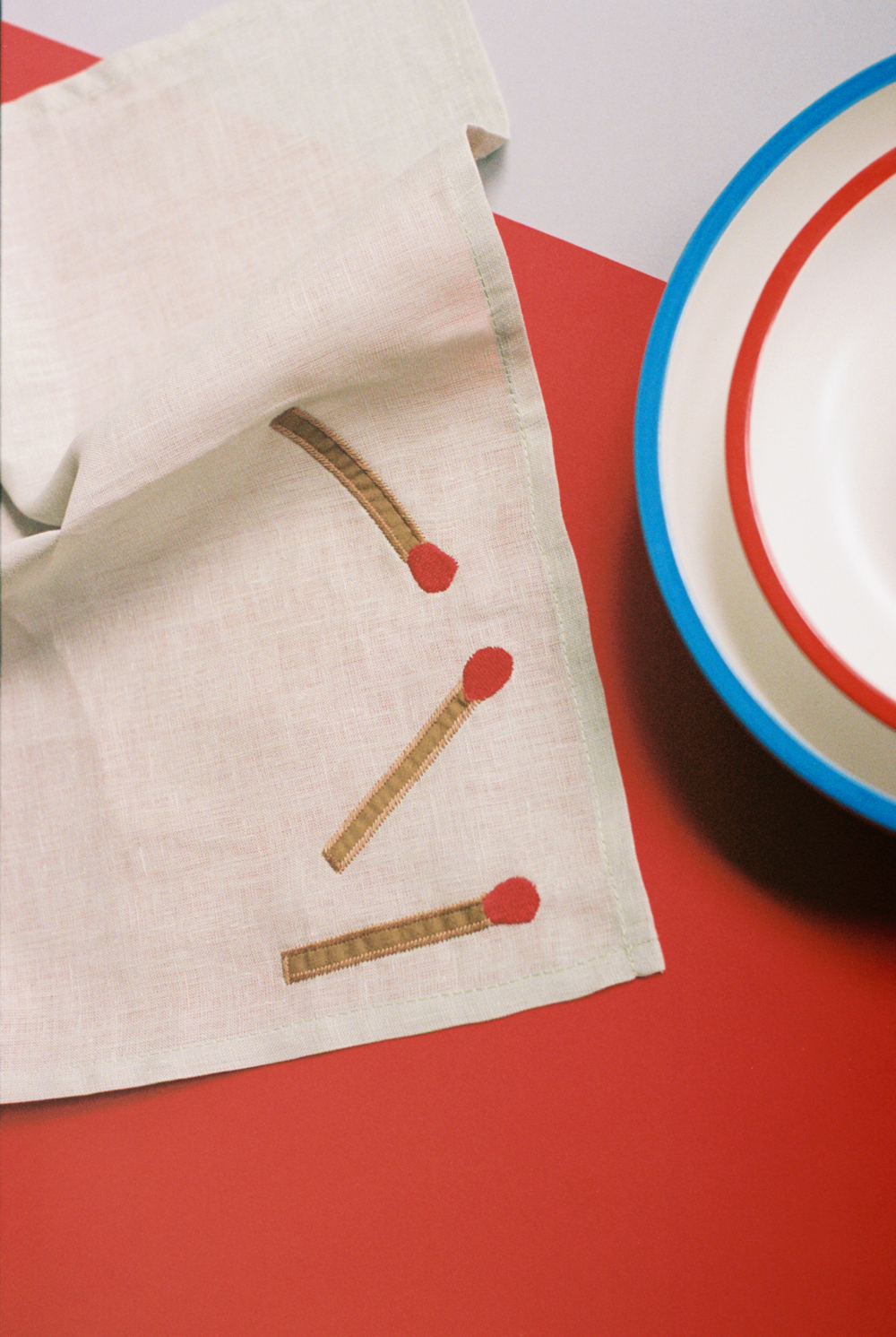 讓餐桌更加時髦的Sobremesa餐巾 & Sobremesa餐碗。