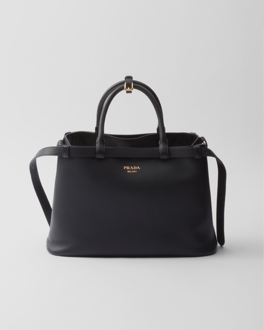 Prada Buckle Medium Leather Handbag With Belt黑色。