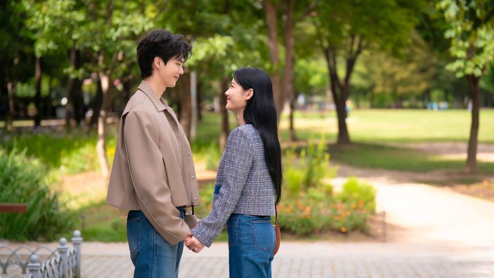 在情動的一刻,牽手絕不會少。