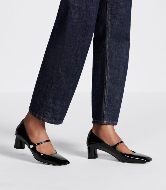 Jolie Dior高跟鞋以品牌的雋永優雅風格演繹經典的Mary Jane鞋款