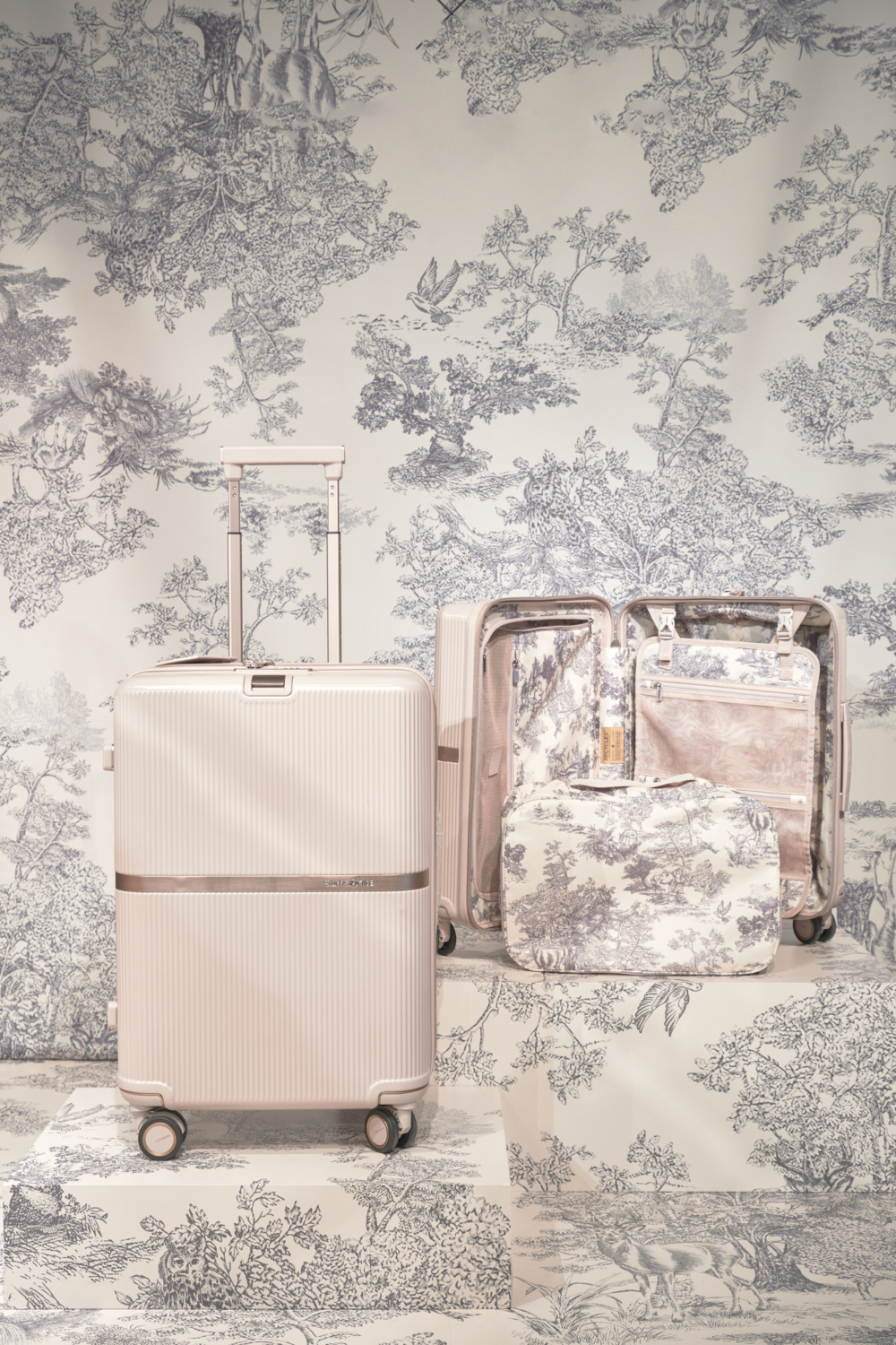 Samsonite x SNIDEL聯乘系列行李箱。