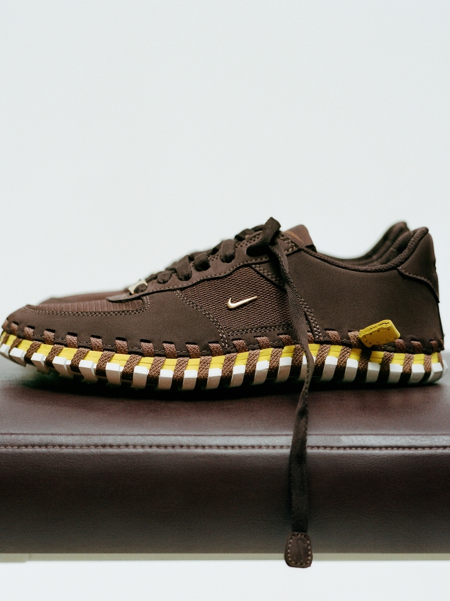 Jacquemus × Nike新款J Force 1運動鞋登場